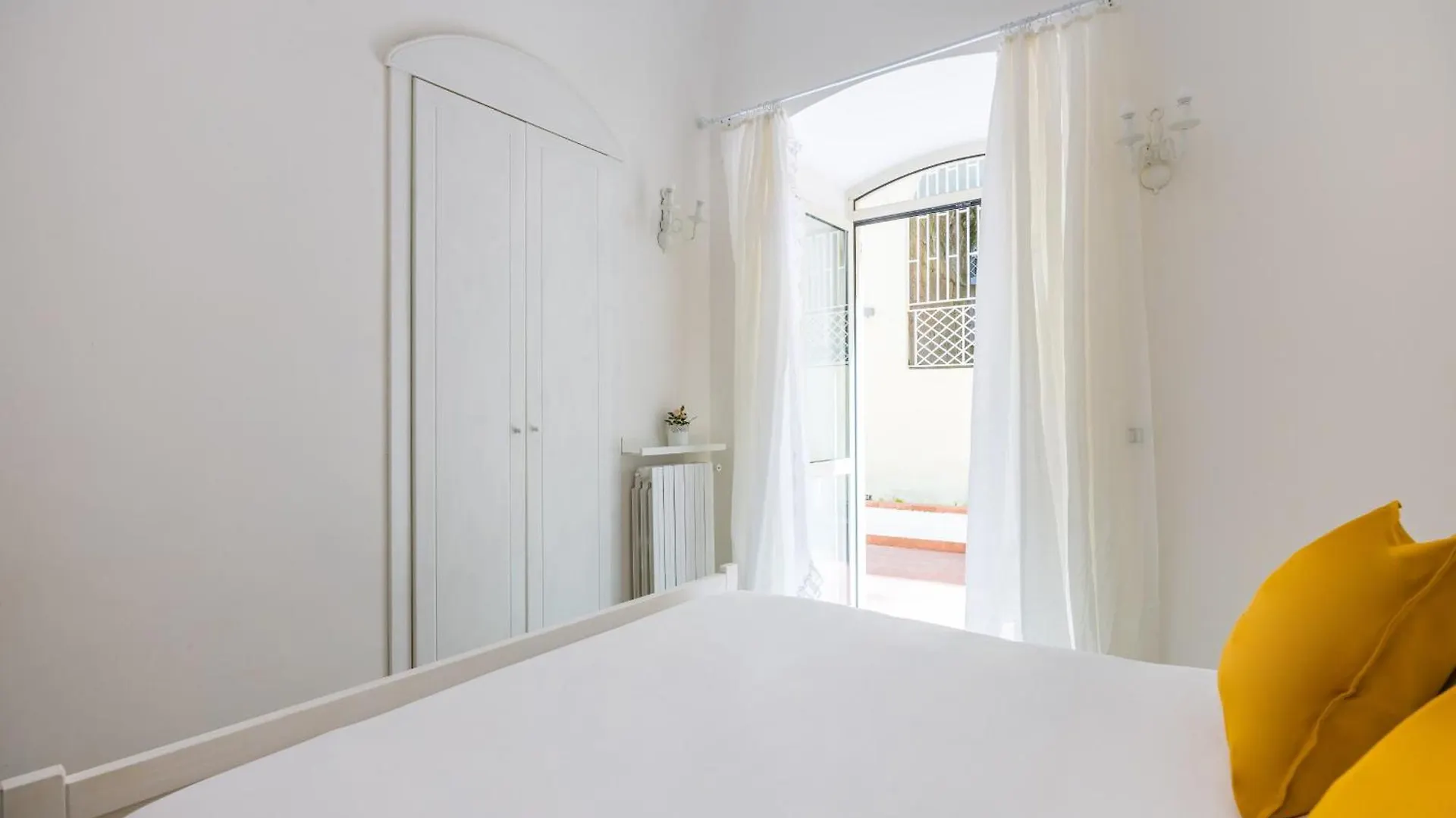 Apartment Appartamento Donna Filomena Con Patio By Wonderful Italy Naples